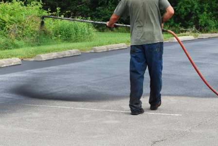 Asphalt sealcoating by Triple R Asphalt Solutions